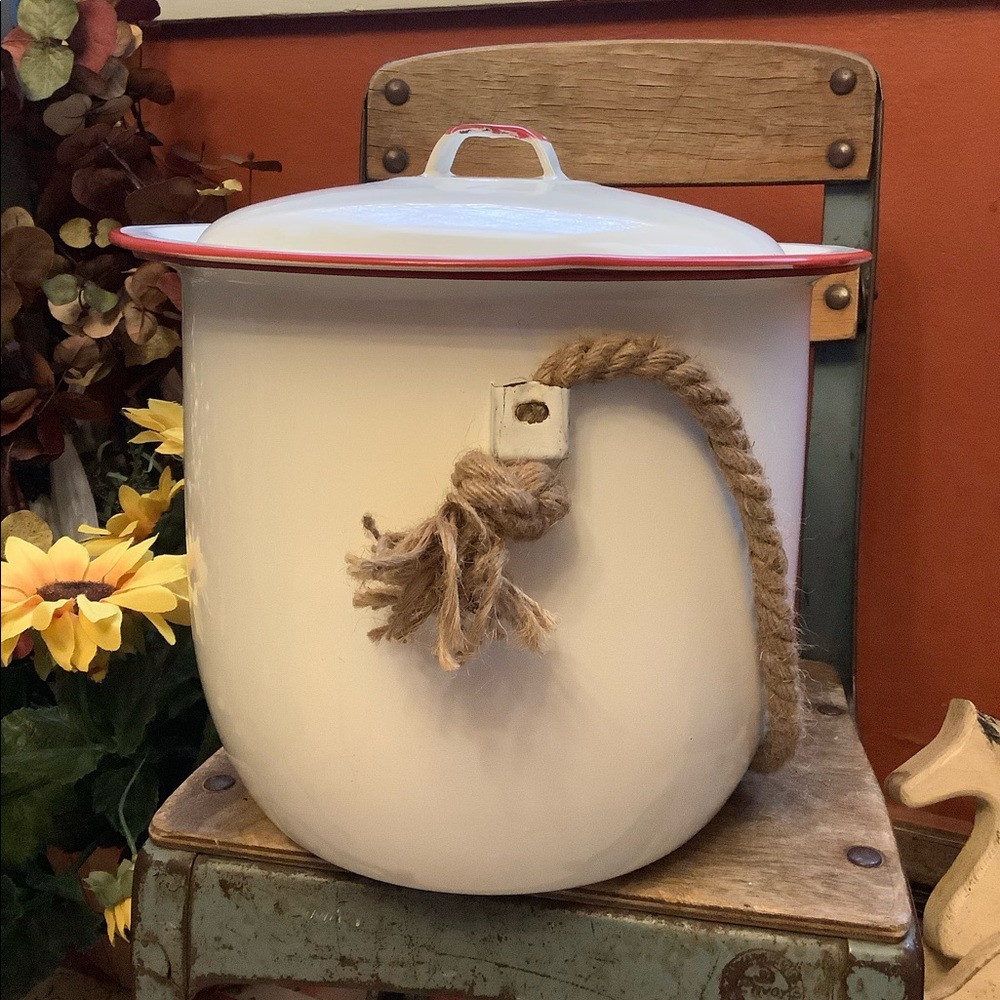 Vintage Farmhouse Enamel Pot - Picture 2 of 9